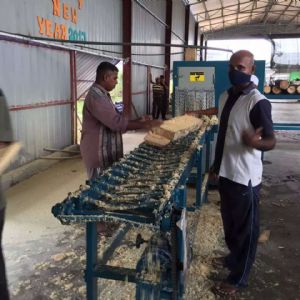 全自動(dòng)多片鋸生產(chǎn)線在斯里蘭卡客戶(hù)現(xiàn)場(chǎng)